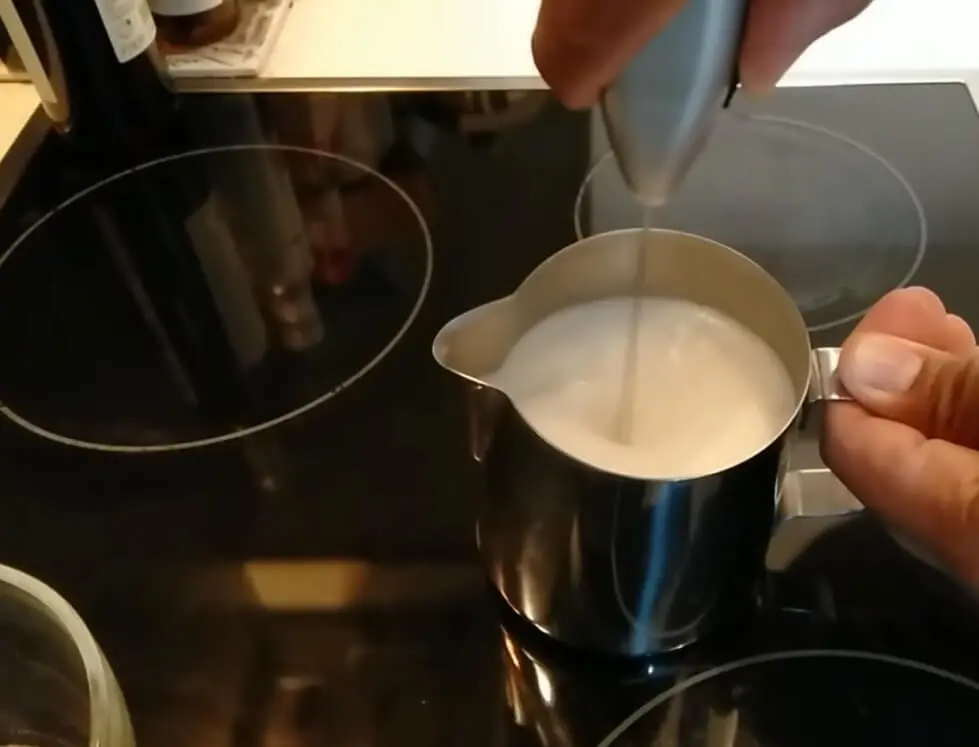 Froth creamer using jug frother for coffee